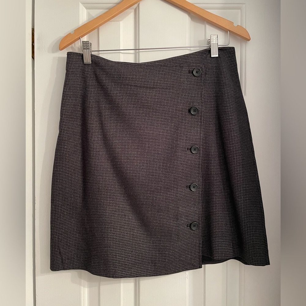 NWOT- Banana Republic wrap skirt size 8
